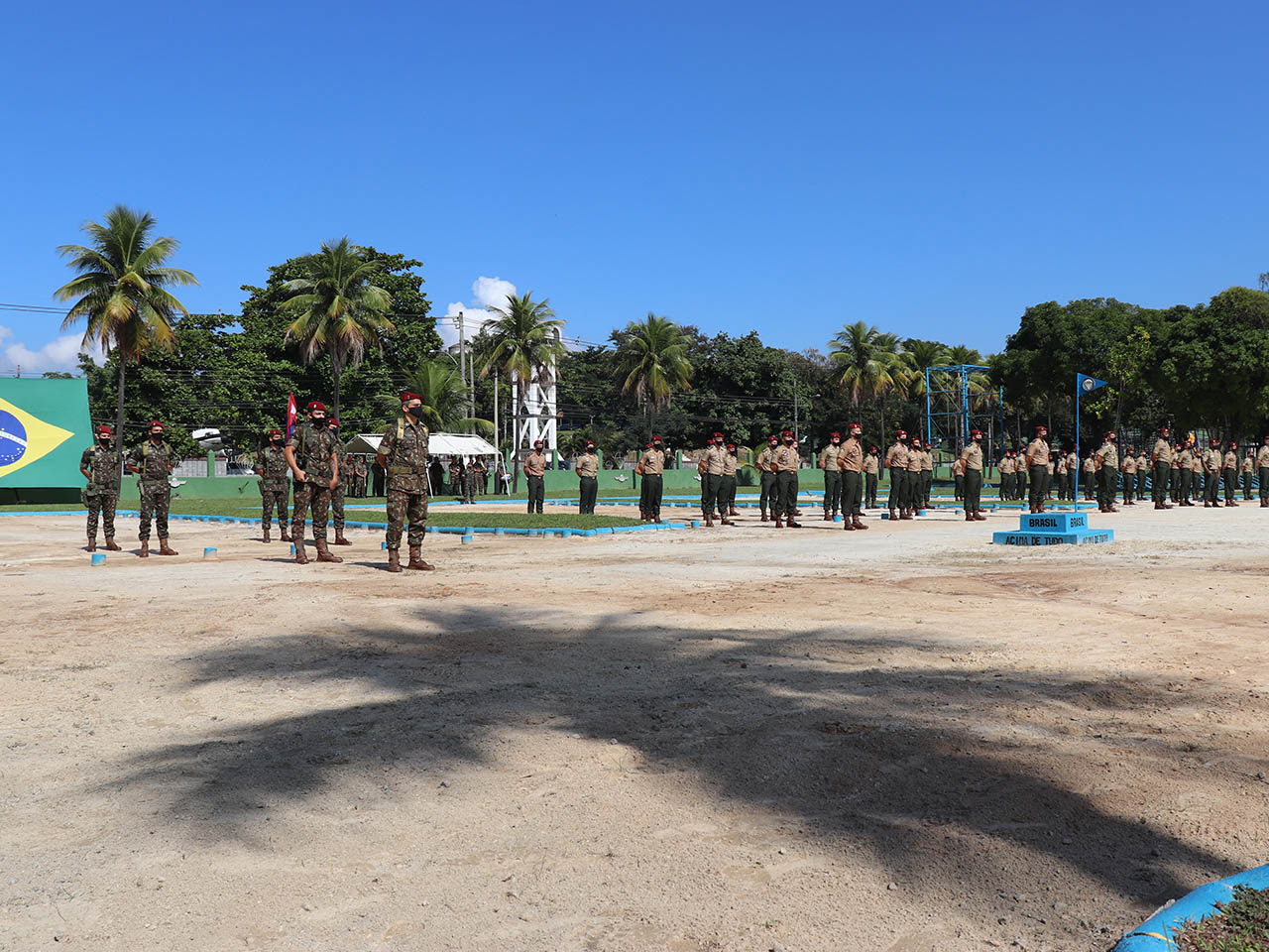 DefesaNet Terrestre Centro de Instrução Pára quedista forma 46