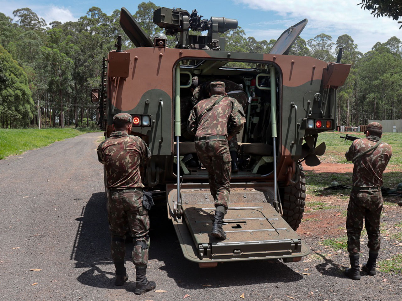 Centro De Instru O De Opera Es Urbanas Capacita Militares Da Brigada