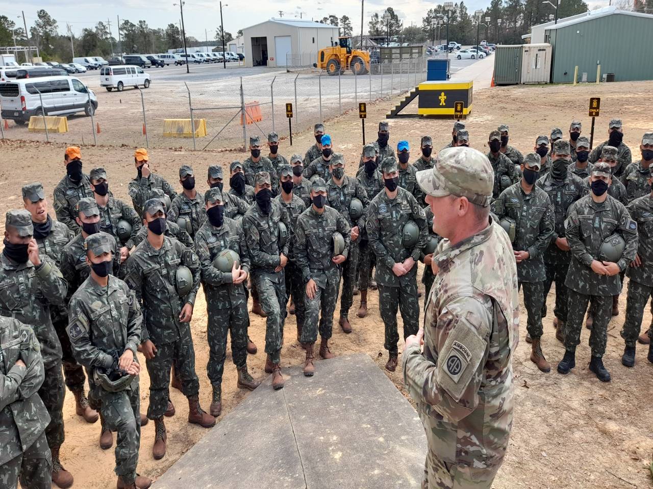 Tropas do Exército Brasileiro verificam prontidão para exercício  internacional - DefesaNet