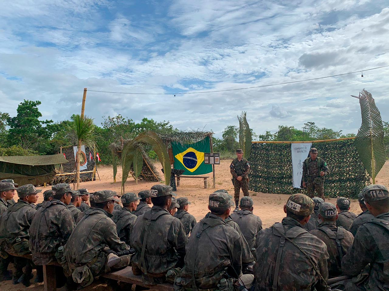 Exército Brasileiro - Durante as instruções no campo, todo soldado