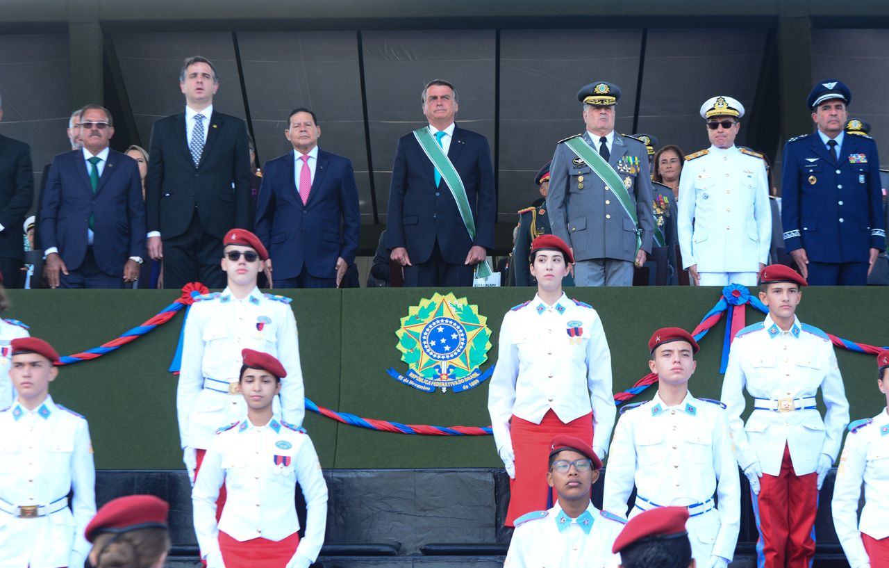 Dia do Exército é marcado por solenidade e desfile de tropa em Brasília •  PortalR3 • Criando Opiniões