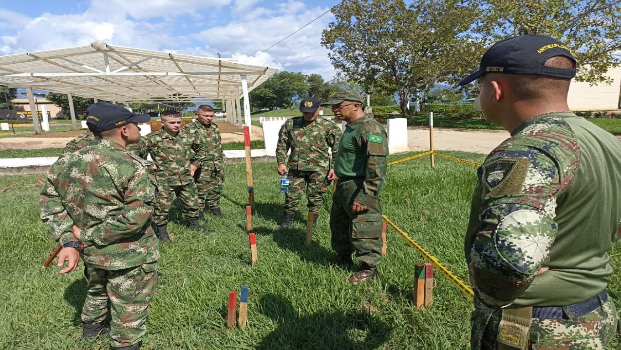 Polêmica entre o Exército colombiano e organizações camponesas