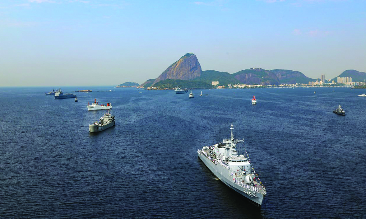 Tradicional Evento Naval Reúne Navios Da Marinha Do Brasil E De ...