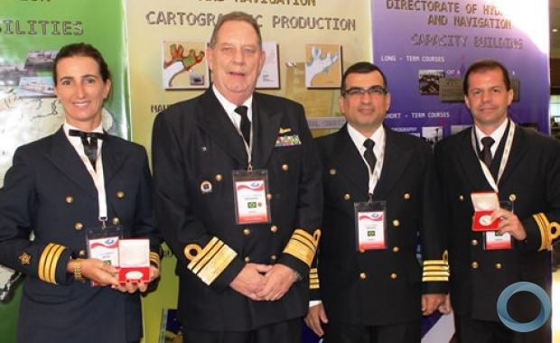 Defesanet Naval Oficiais Da Marinha Do Brasil Sao Condecorados Com A Medalha Principe Albert I De Monaco