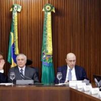 Aloysio Nunes (à direita) em reunião com o presidente Michel Temer e ministros. 15/06/2016. REUTERS /Ueslei Marcelino