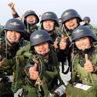Forças Especiais Femininas da China: Belas, Charmosas e Mortais. Foto PLA