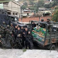 Exército Brasileiro e Polícia Civil Apreendem meia tonelada de drogas escondidas em mata do complexo do Alemão