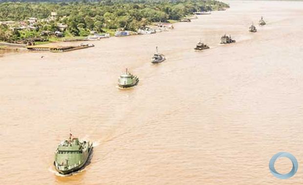 Defesanet Toa Navios Das Marinhas Do Brasil Colombia E Peru Realizam Desfile Naval Durante Operacao Bracolper