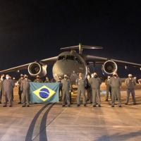 Aeronave de transporte multimissão KC-390 na chegada a Fort Polk  