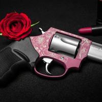Taurus lança edição especial de revólver no Dia Internacional das Mulheres  