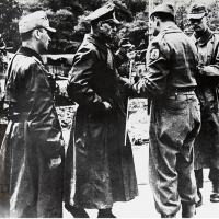 Alemães negociam rendição da 148 Divisao de Infantaria da Whermacht com o General Zenobio da Costa na Italia - 2 de maio de 1945