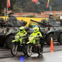 Mobilização militar e de forças antimotins nos arredores de Bogotá, em 4 de maio de 2021 - AFP