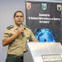 Defesa incentiva formação de militares em cibernética