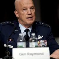 John Raymond, general da Força Espacial dos EUA, diz que a China pode atacar satélites americanos. Imagem: Greg Nash / AFP
