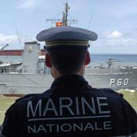Militar da Marinha francesa avista o “Bracuí” durante exercício, em Belém (PA)