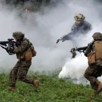 Soldados americanos participam de exercícios militares nos arredores de Yavoriv, no oeste da Ucrânia (AFP/YURIY DYACHYSHYN)