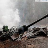Tanque russo destruído pelas forças ucranianas em Luhansk; Guerra completa 23 dias nesta sexta-feira (18) Tanque russo destruído pelas forças ucranianas em Luhansk; Guerra completa 23 dias nesta sexta-feira (18)