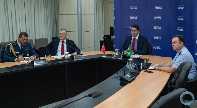 Puricelli firmó un memorando de cooperación con empresa estatal china - Brasil firma acuerdo de cooperación en defensa con Turquía  54530_resize_800_600_false_true_null