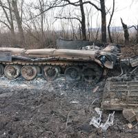 Carro de combate russo destruído por um míssil Javelin