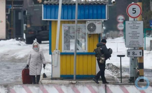 Guardas ucranianos patrulham fronteira com Belarus na região de Chernihiv
