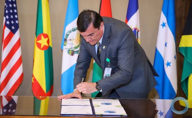 CMDA - Ministro da Defesa assina a Declaração de Brasília 